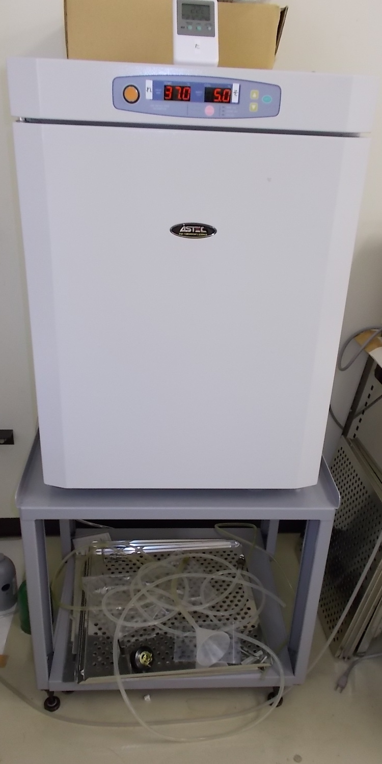 実験装置の写真 しーおーつーいんきゅべーたー