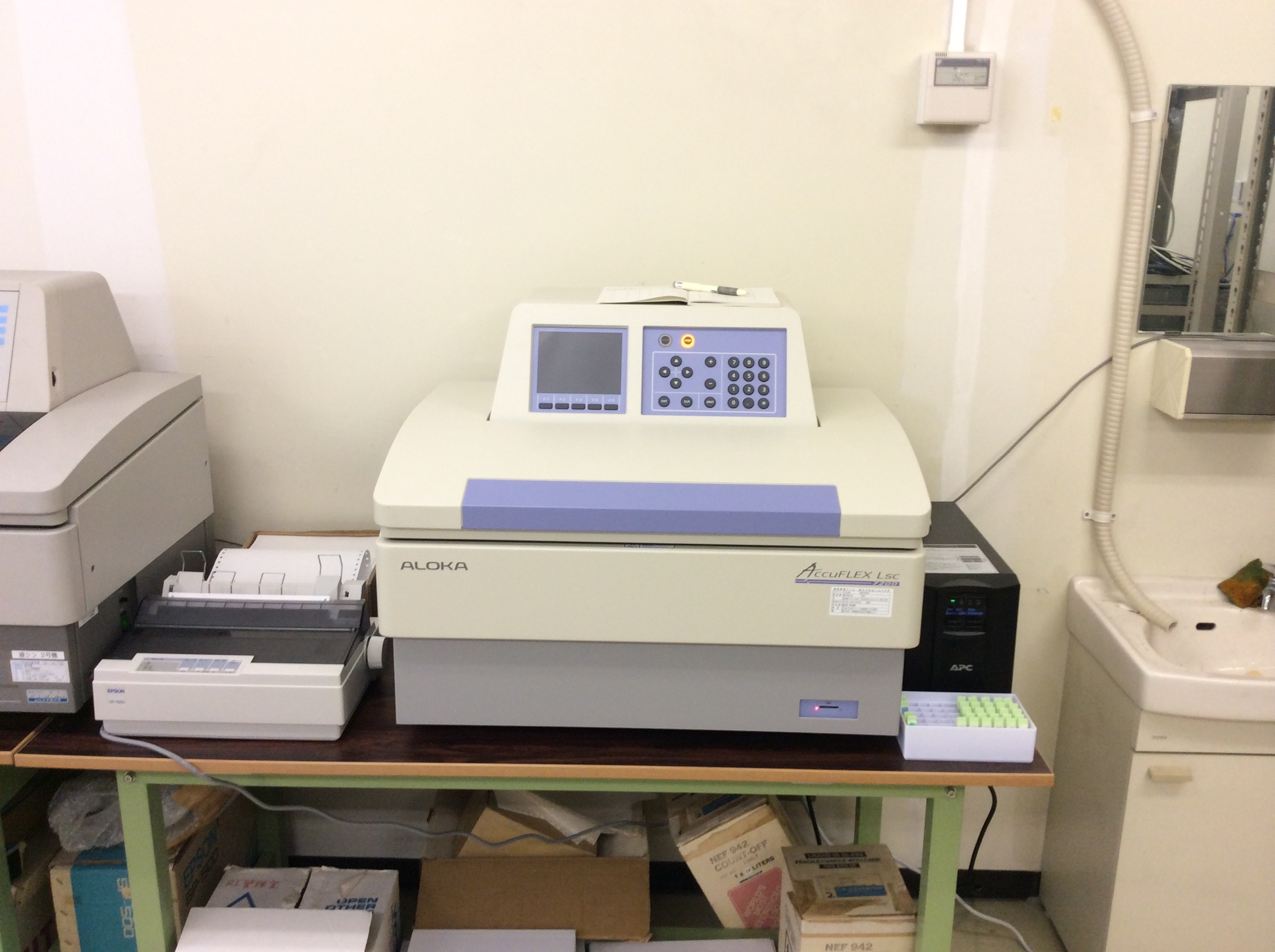 液体シンチレーションカウンタの写真1