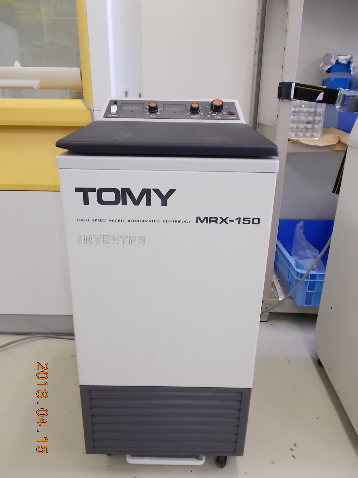 実験装置の写真 こうそくれいきゃくえんしんき