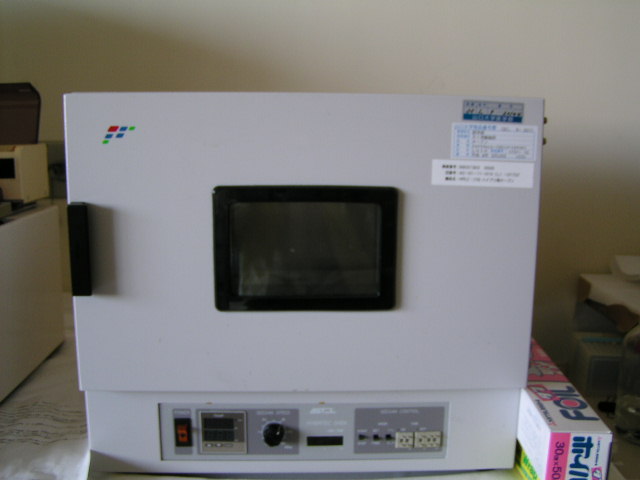 実験装置の写真 こうおんしんとうき