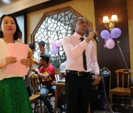 ノリの良い司会者