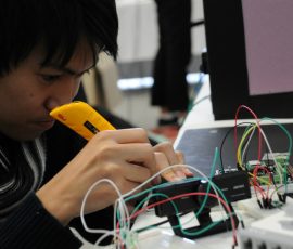 デモンストレーション前の最終調整