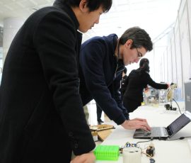 デモンストレーション前の最終調整