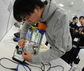 デモンストレーション前の最終調整