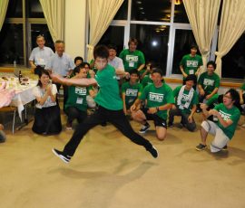 メカトロ研学生によるブレイクダンス