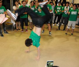 メカトロ研学生によるブレイクダンス