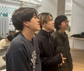 受賞の発表を待つ