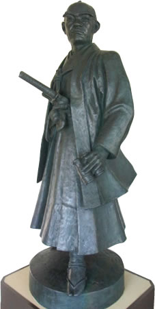 館内に展示の銅像、同じものが靖国神社（東京）に建てられています